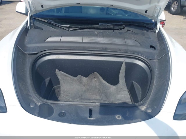 2024 TESLA MODEL Y 7SAYGDED2RF170346 Photo 9