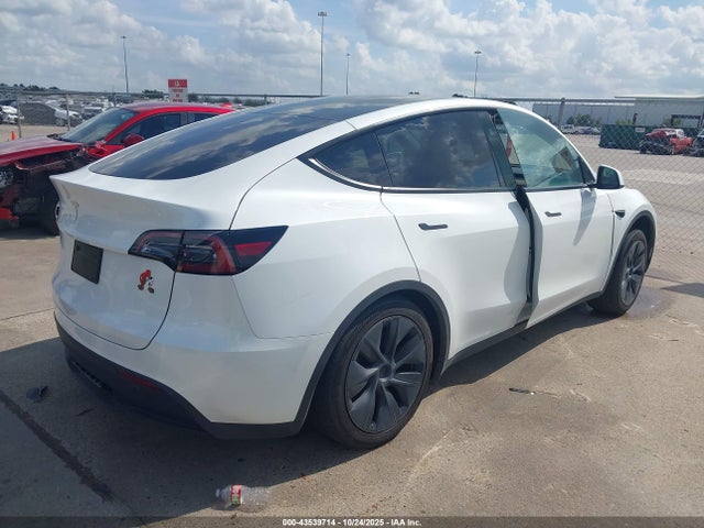 2024 TESLA MODEL Y 7SAYGDED2RF170346 Photo 3