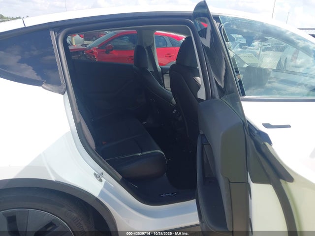 2024 TESLA MODEL Y 7SAYGDED2RF170346 Photo 7