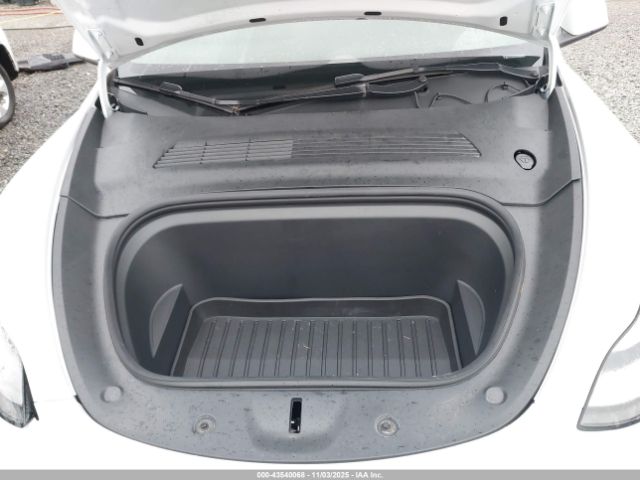 2021 TESLA MODEL Y 5YJYGDEE1MF160180 Photo 9