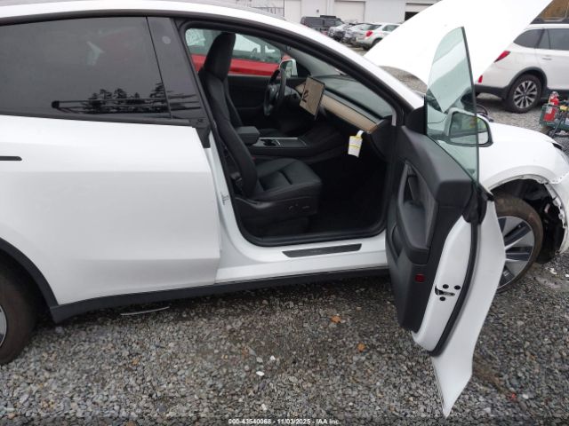 2021 TESLA MODEL Y 5YJYGDEE1MF160180 Photo 4
