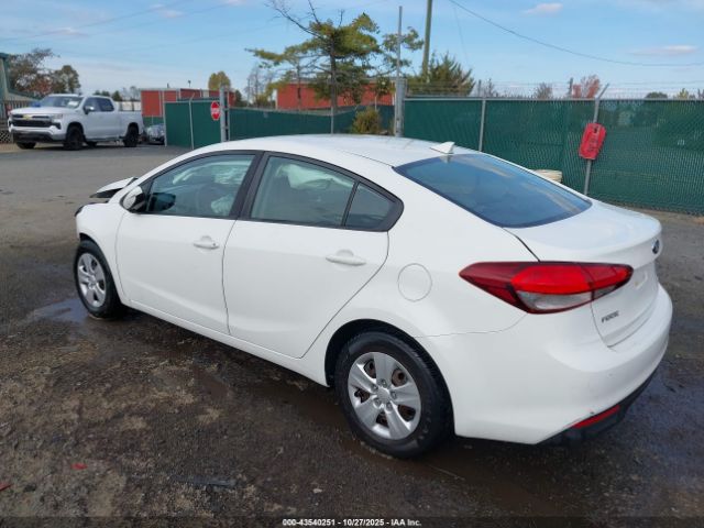 2017 KIA FORTE 3KPFK4A7XHE015468 Photo 2