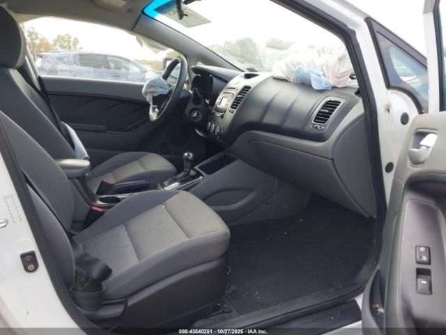 2017 KIA FORTE 3KPFK4A7XHE015468 Photo 4