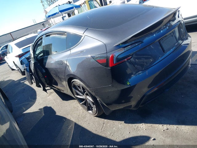 2024 TESLA MODEL 3 5YJ3E1ET8RF835947 Photo 2