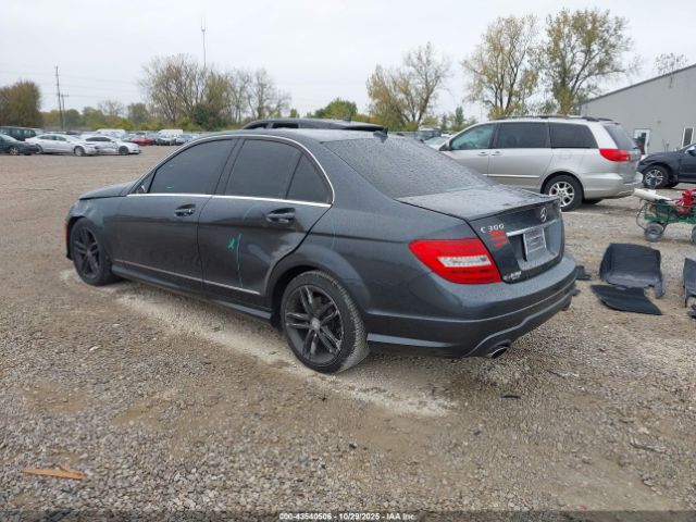 2014 MERCEDES-BENZ C 300 WDDGF8AB7ER322641 Photo 2