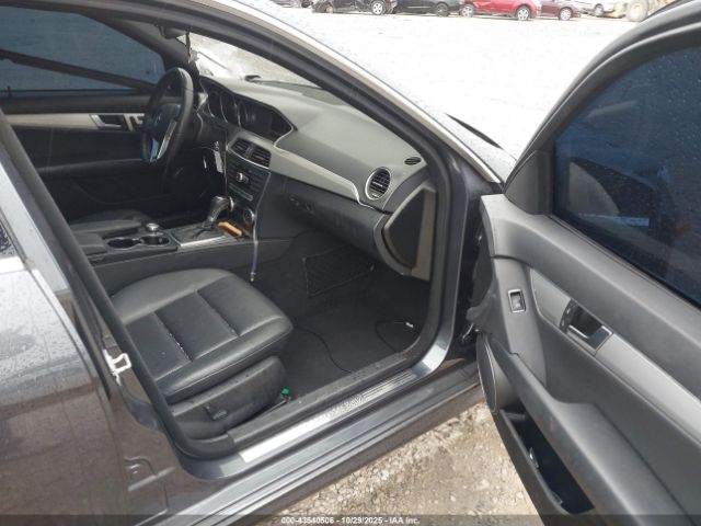2014 MERCEDES-BENZ C 300 WDDGF8AB7ER322641 Photo 4
