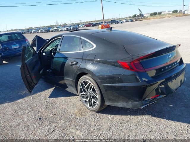 2021 HYUNDAI SONATA 5NPEK4JC2MH131679 Photo 2