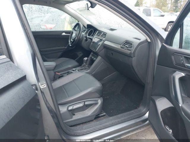 2018 VOLKSWAGEN TIGUAN 3VV2B7AX0JM157244 Photo 4