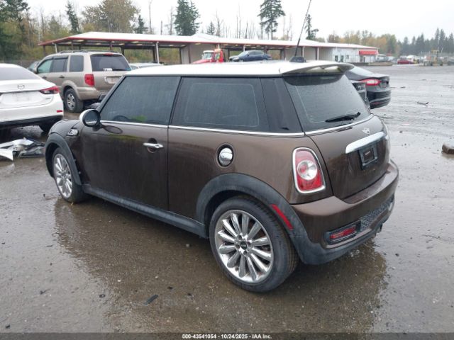 2011 MINI COOPER S WMWSV3C51BTY11548 Photo 2