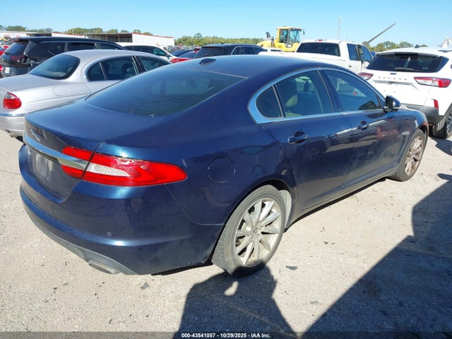 2012 JAGUAR XF SAJWA0FBXCLS53749 Photo 3