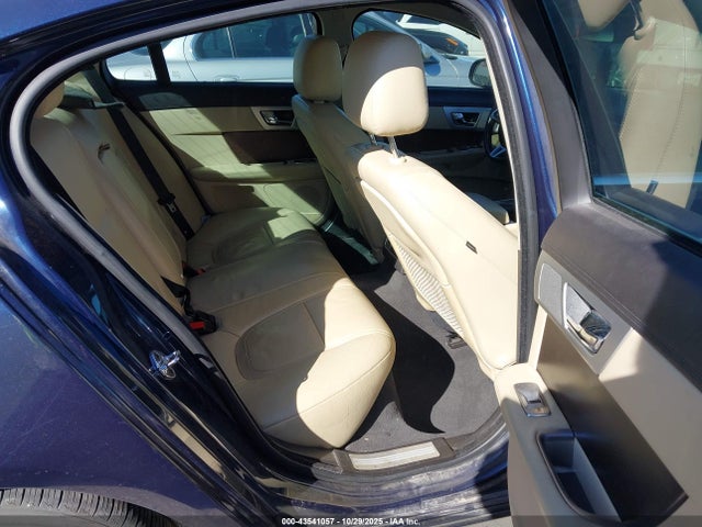 2012 JAGUAR XF SAJWA0FBXCLS53749 Photo 7