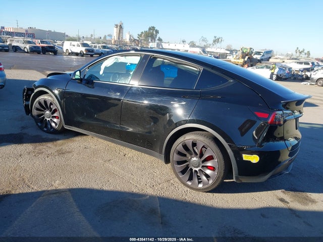 2021 TESLA MODEL Y 5YJYGDEFXMF277720 Photo 2