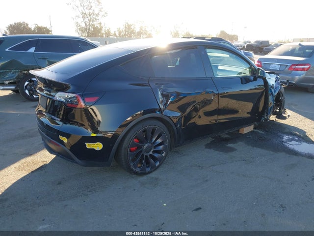 2021 TESLA MODEL Y 5YJYGDEFXMF277720 Photo 3