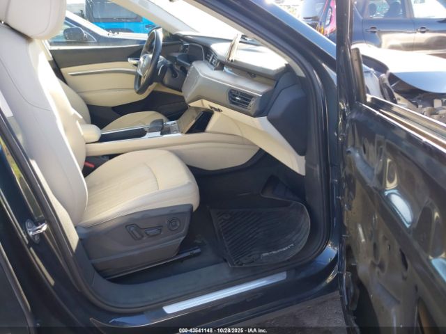 2019 AUDI E-TRON WA1LAAGE8KB010374 Photo 4