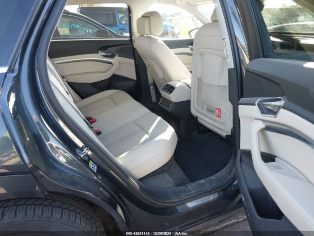 2019 AUDI E-TRON WA1LAAGE8KB010374 Photo 7