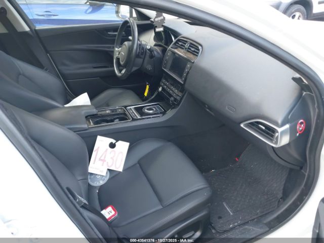 2018 JAGUAR XE SAJAJ4EV3JCP22335 Photo 4
