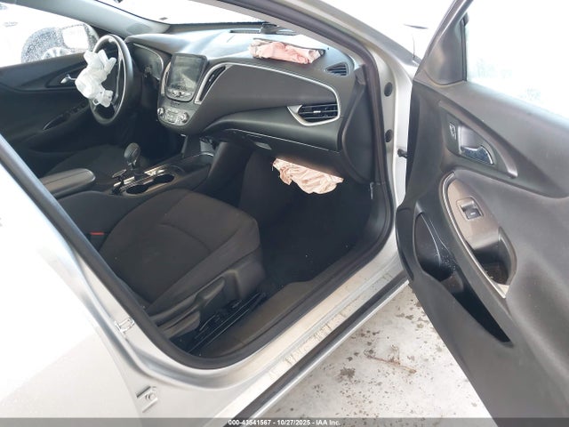 1G1ZD5ST3NF138676 Chevrolet Malibu Fwd Lt
