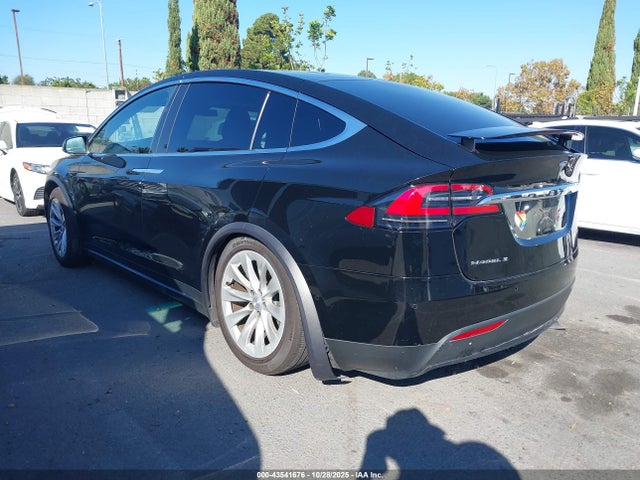 2017 TESLA MODEL X 5YJXCBE21HF051337 Photo 2