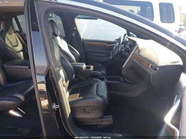 2017 TESLA MODEL X 5YJXCBE21HF051337 Photo 4
