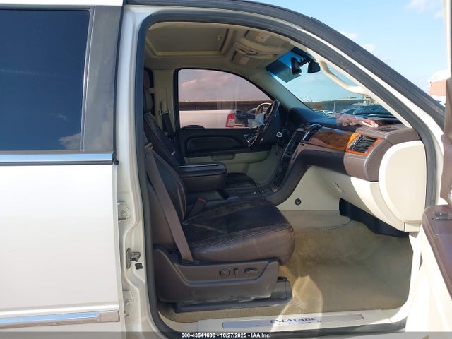 2010 CADILLAC ESCALADE ESV 1GYUKKEF2AR184319 Photo 4