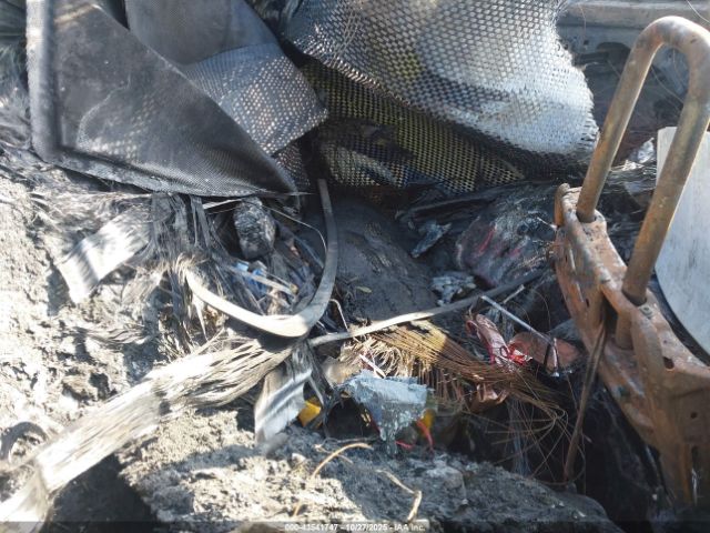 2016 BMW M4 WBS3R9C58GK337215 Photo 7