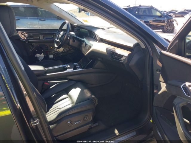 2019 AUDI E-TRON WA1VAAGE9KB025152 Photo 4
