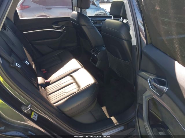 2019 AUDI E-TRON WA1VAAGE9KB025152 Photo 7