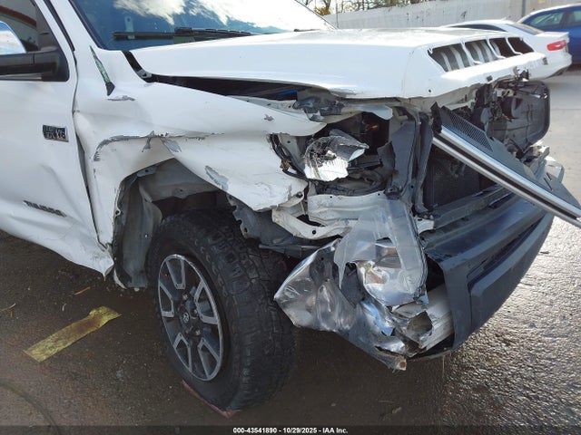 5TFHY5F12HX590813 Toyota Tundra Limited 5.7l V8