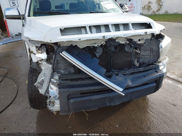 5TFHY5F12HX590813 Toyota Tundra Limited 5.7l V8