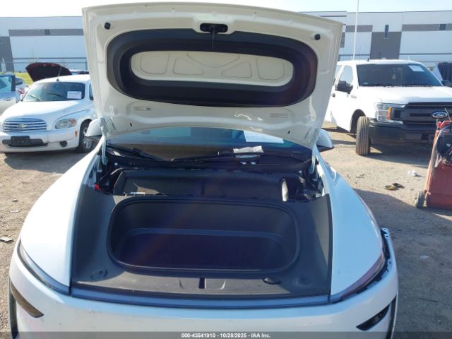 2026 TESLA MODEL Y 7SAYGDEE5TA381442 Photo 9