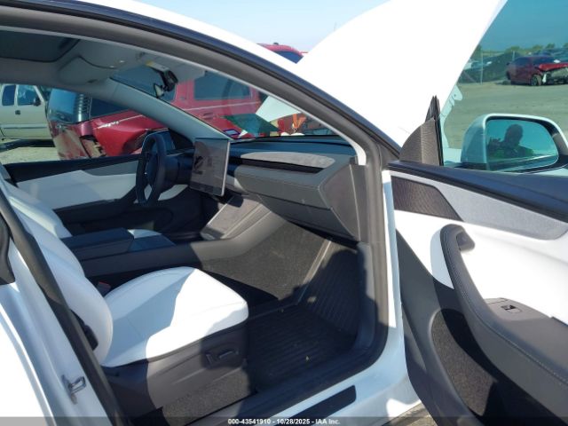 2026 TESLA MODEL Y 7SAYGDEE5TA381442 Photo 4