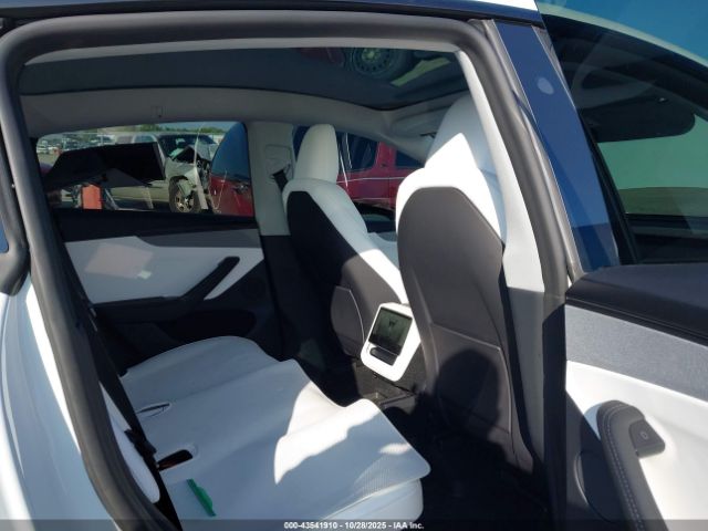 2026 TESLA MODEL Y 7SAYGDEE5TA381442 Photo 7