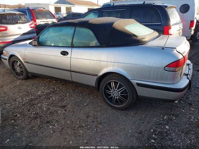 1999 SAAB 9-3 YS3DD78N3X7003886 Photo 2