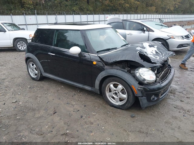 2009 MINI COOPER WMWMF33569TW73893 Photo 0