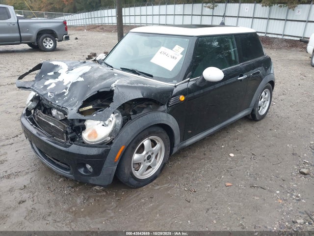 2009 MINI COOPER WMWMF33569TW73893 Photo 1