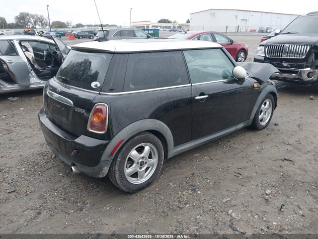 2009 MINI COOPER WMWMF33569TW73893 Photo 3