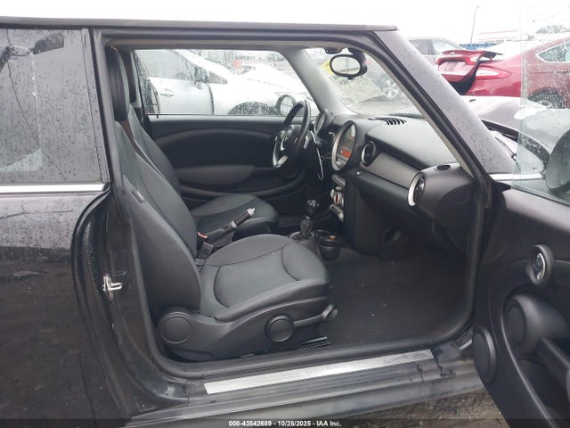 2009 MINI COOPER WMWMF33569TW73893 Photo 4