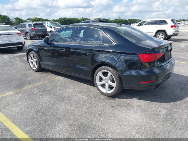 2015 AUDI A3 WAUACGFF7F1005289 Photo 2