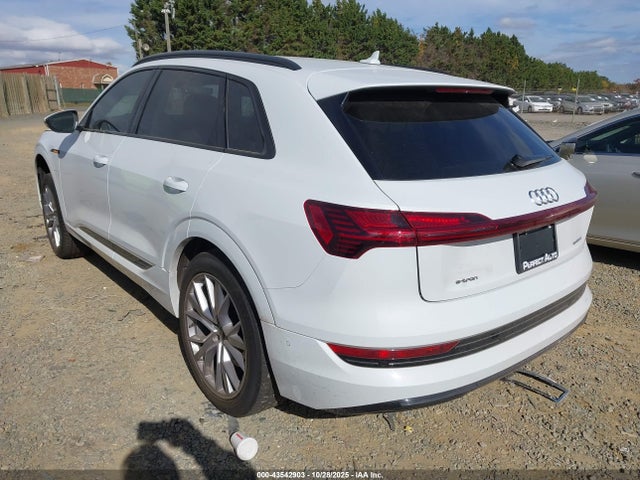 2021 AUDI E-TRON WA1VAAGE8MB038896 Photo 2