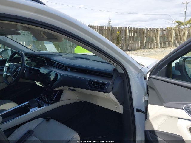 2021 AUDI E-TRON WA1VAAGE8MB038896 Photo 4