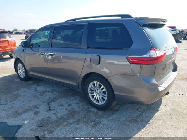 2017 TOYOTA SIENNA 5TDYZ3DCXHS856655 Photo 2