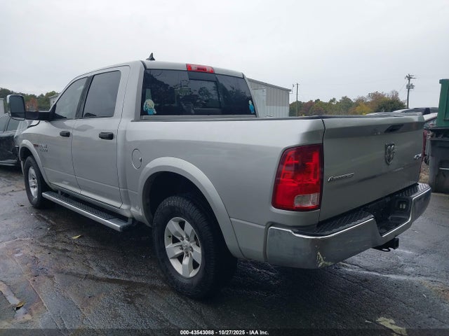 2016 RAM 1500 1C6RR7LMXGS232857 Photo 2