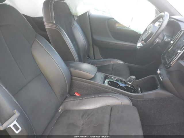 2020 VOLVO XC40 YV4162UM7L2319056 Photo 4
