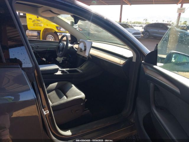 2023 TESLA MODEL Y 7SAYGDEE0PF877614 Photo 4