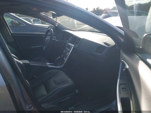 2018 VOLVO S60 YV140MTL8J2450624 Photo 4