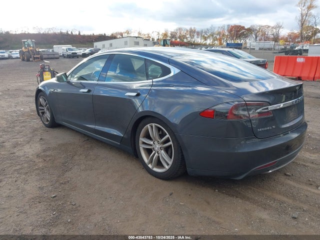 2015 TESLA MODEL S 5YJSA1H21FF083174 Photo 2
