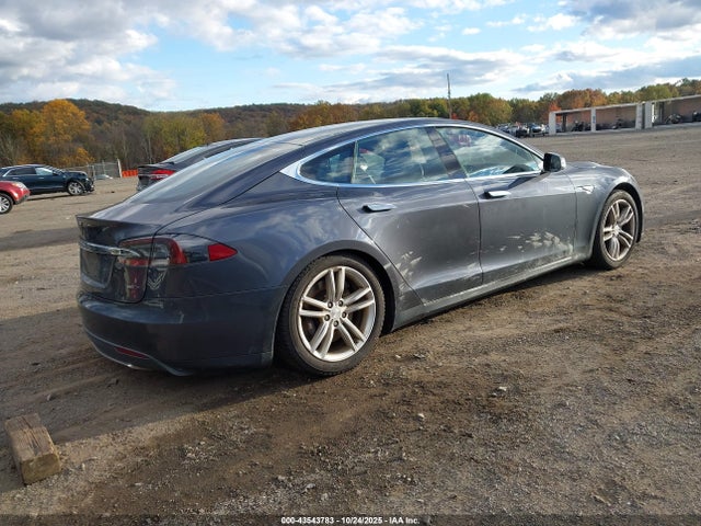 2015 TESLA MODEL S 5YJSA1H21FF083174 Photo 3