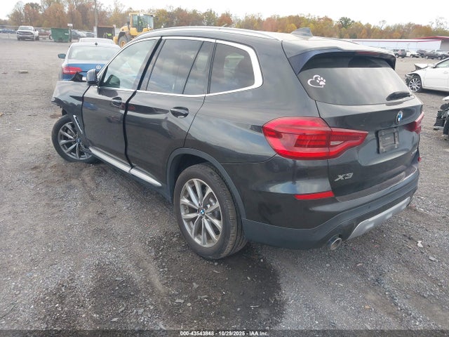 2018 BMW X3 5UXTR9C58JLD73769 Photo 2