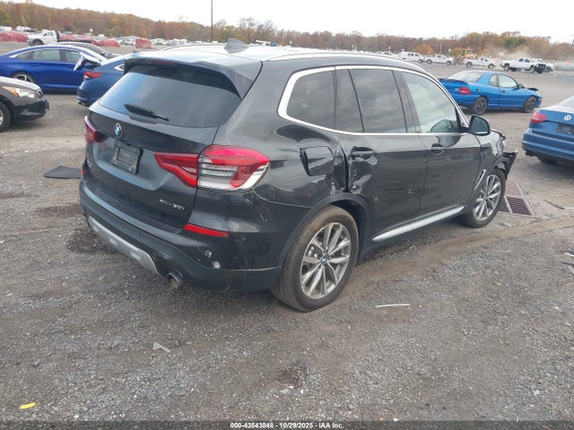 2018 BMW X3 5UXTR9C58JLD73769 Photo 3