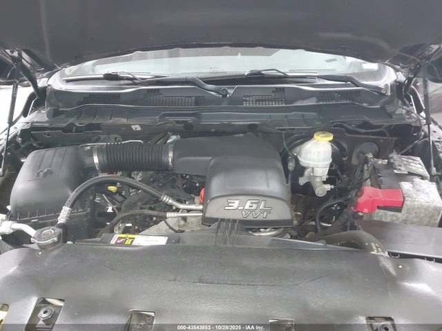 43543853 :رقم المزاد ، 1C6RR7FG8KS544688 vin ، 2019 Ram 1500 Classic Express  4x4 6'4 Box مزاد بيع